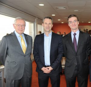 Ο Jean-Pierre Colombu, Αντιπρόεδρος των γαλλικών ιπποδρομιών France Galop, ο Damian Cope, Διευθύνων Σύμβουλος του ΟΠΑΠ, και ο Alain Resplandy-Bernard, Deputy Managing